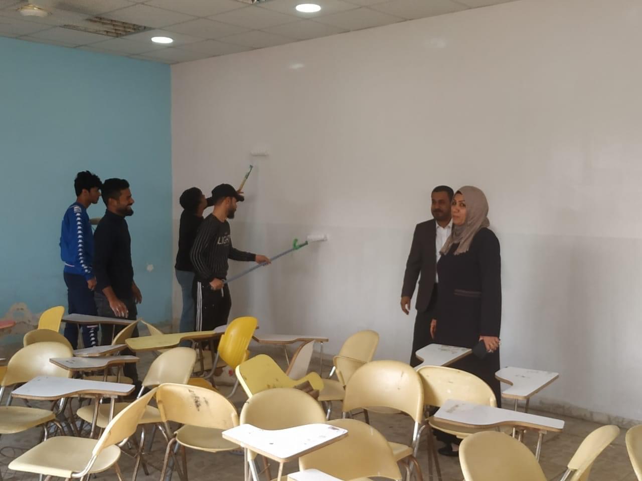 طلبة الدراسات الأولية في كلية الإدارة والاقتصاد يقومون بحملة تطوعية.