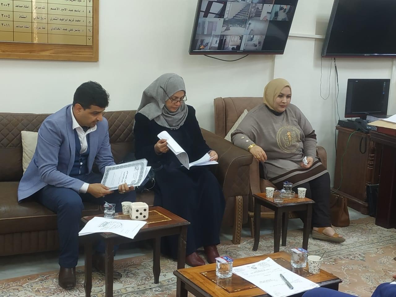 لجنة إعداد تقرير التقييم الذاتي تزور أولى كليات الجامعة (الآداب) للاطلاع على نسبة الانجاز