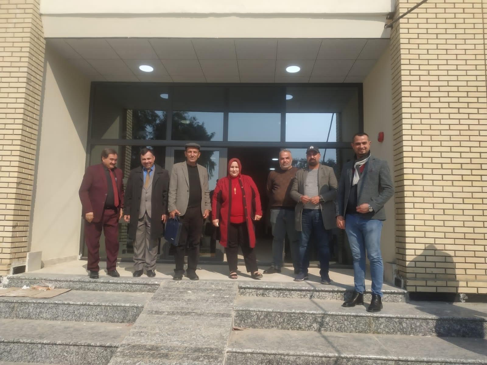 السيد رئيس جامعة القادسية يجري جولة تفقدية للاطلاع على سير الامتحانات الحضورية لطلبة الدراسات الأولية في كلية الإدارة والاقتصاد