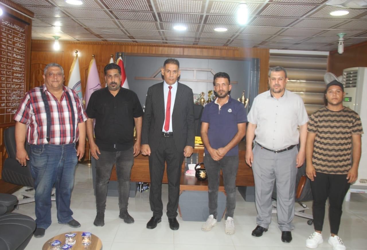 السيد عميد كلية الإدارة والاقتصاد يستقبل جموع المهنئين بمناسبة تسنمه عمادة الكلية